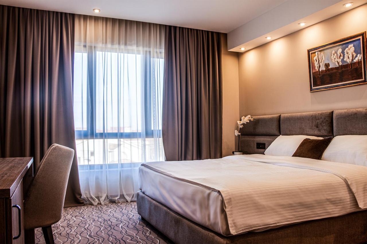 New Garni Hotel Filia Nova Pazova エクステリア 写真