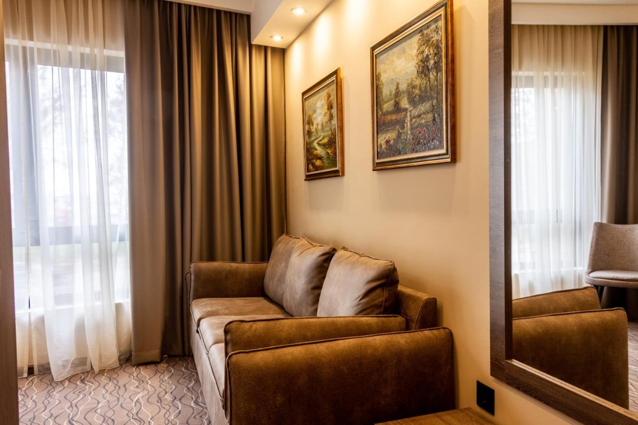 New Garni Hotel Filia Nova Pazova エクステリア 写真